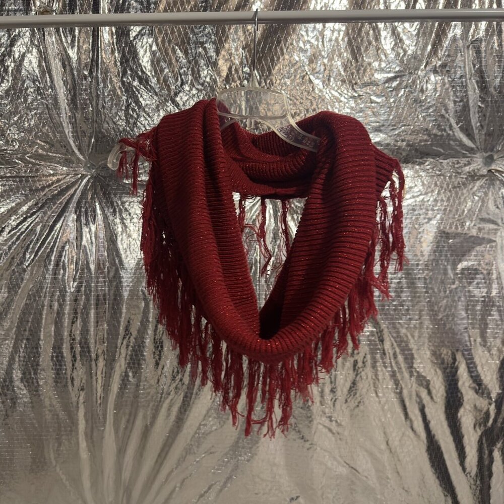 Red Knit Infinity Scarf with Frayed Edges – Cozy Fashion Accessory